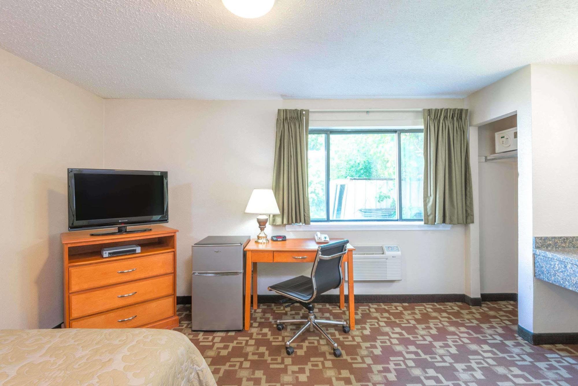 Hotel Super 8 By Wyndham Watertown/Cambridge/Boston Area Exterior foto