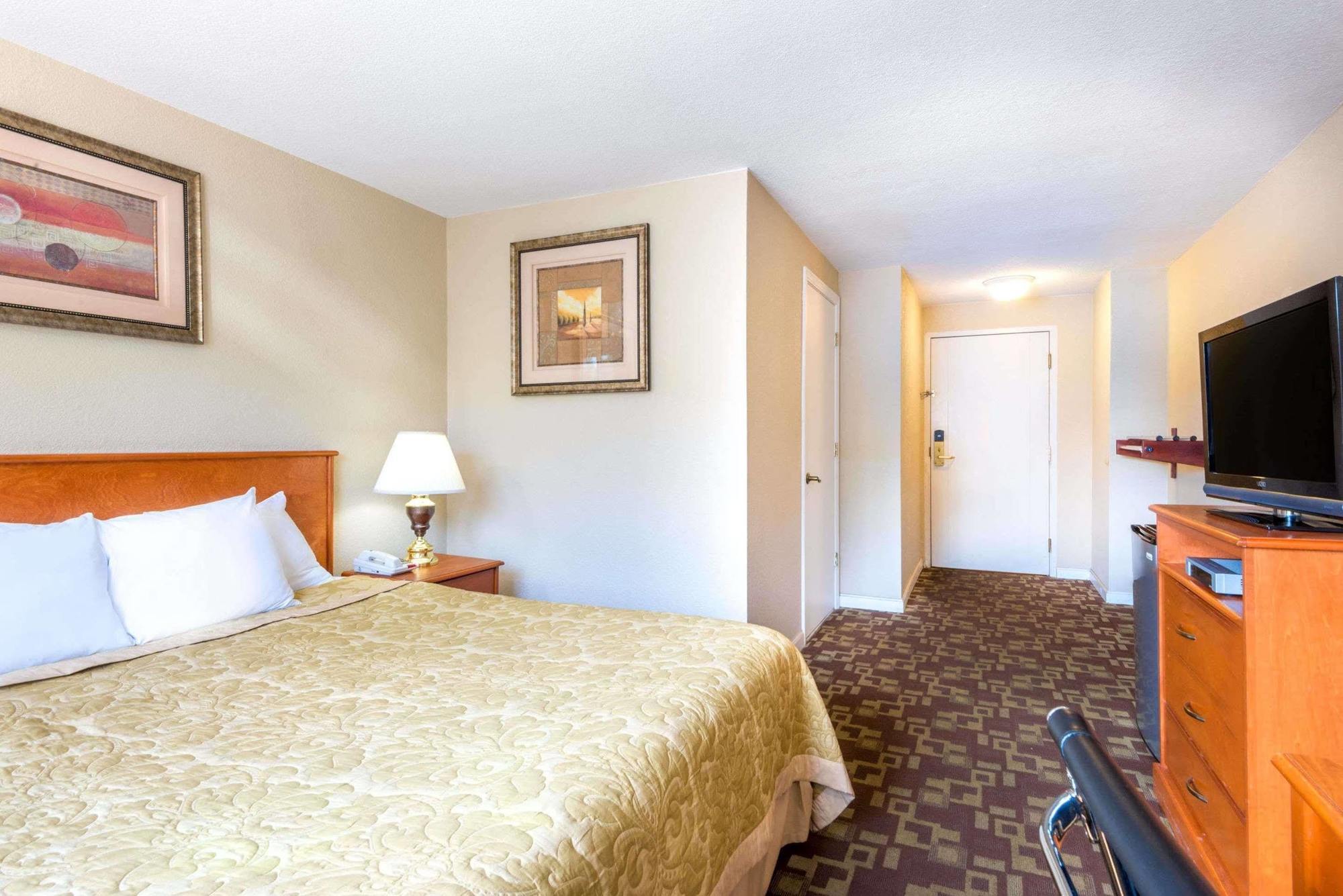 Hotel Super 8 By Wyndham Watertown/Cambridge/Boston Area Exterior foto